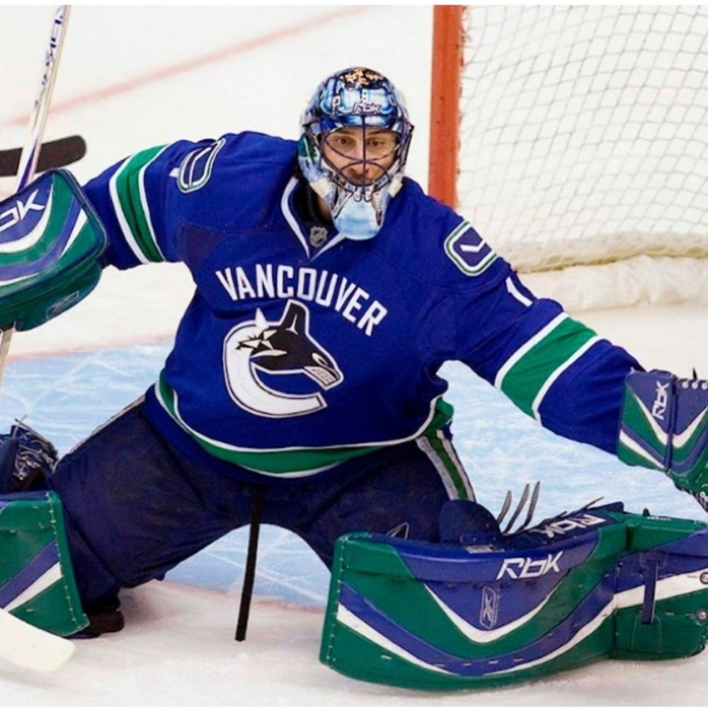 🏒HOST PICK 🏒REEBOK LUONGO VANCOUVER CANUCKS NHL CENTER ICE JERSEY Hall of Fame - Picture 4 of 12